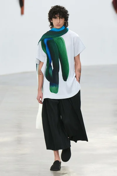 Look 15